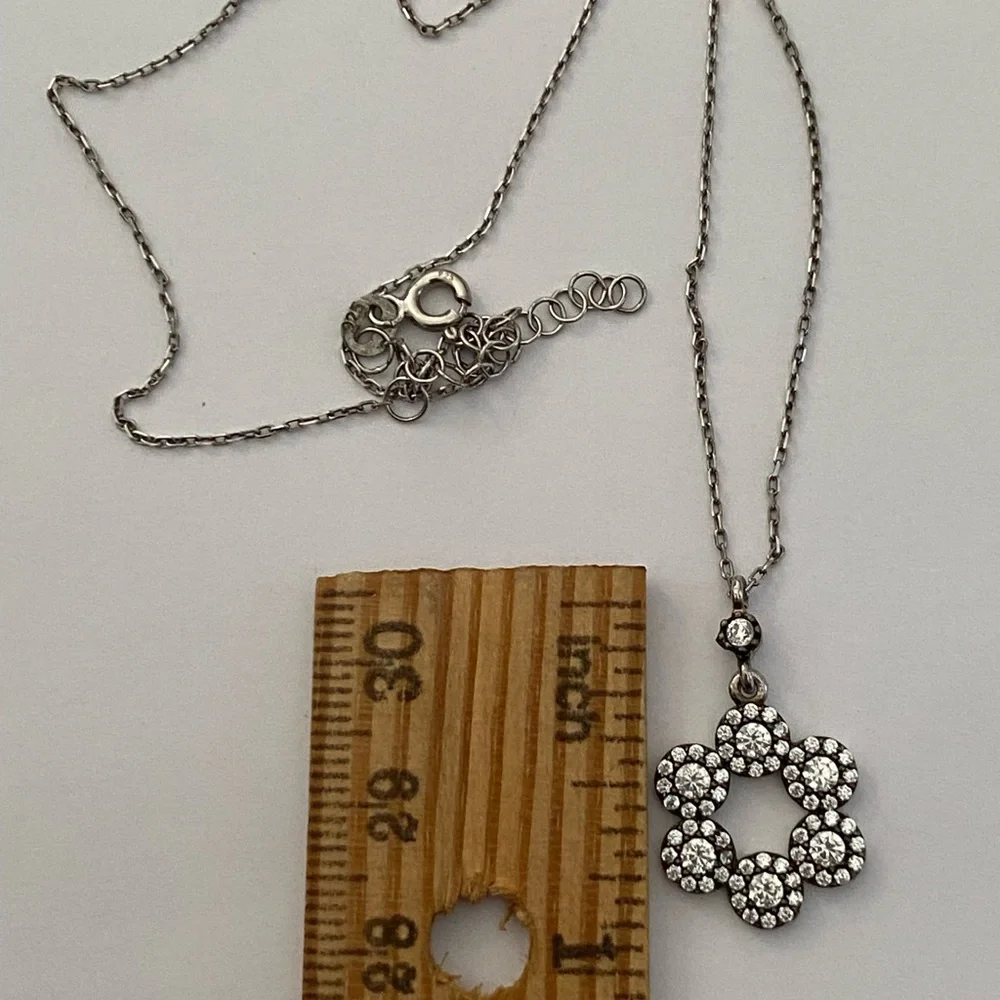 925 Silver flower necklace cubic zirconia stones - Picture 2 of 3